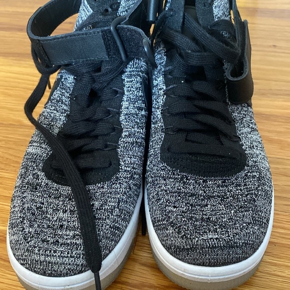 Nike Women’s Gray and Black Air Force Sneakers Size 7.5 - Picture 4 of 8